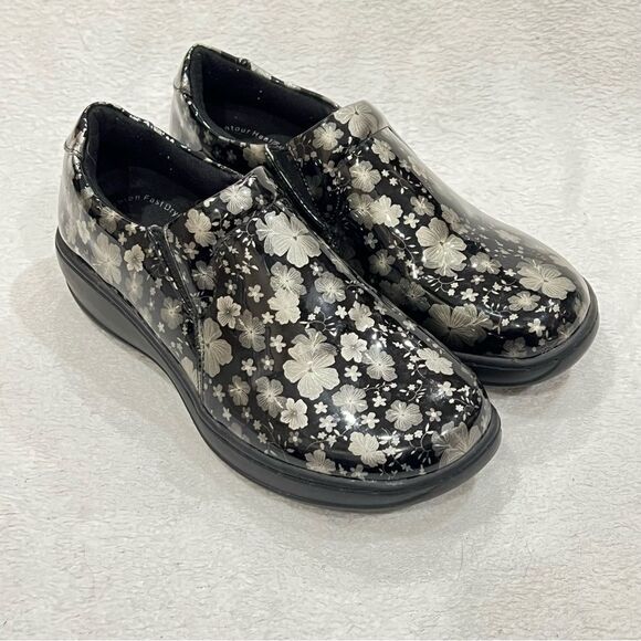 Spring Step Black Silver Floral Clogs 6.5 - Picture 2 of 13